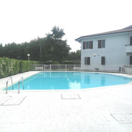 Appartamento A Peschiera Del Garda Con Piscina Exterior photo