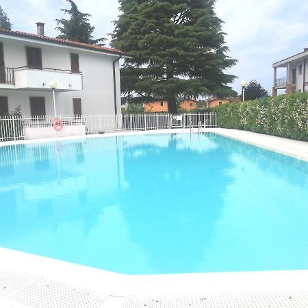 Appartamento A Peschiera Del Garda Con Piscina Exterior photo