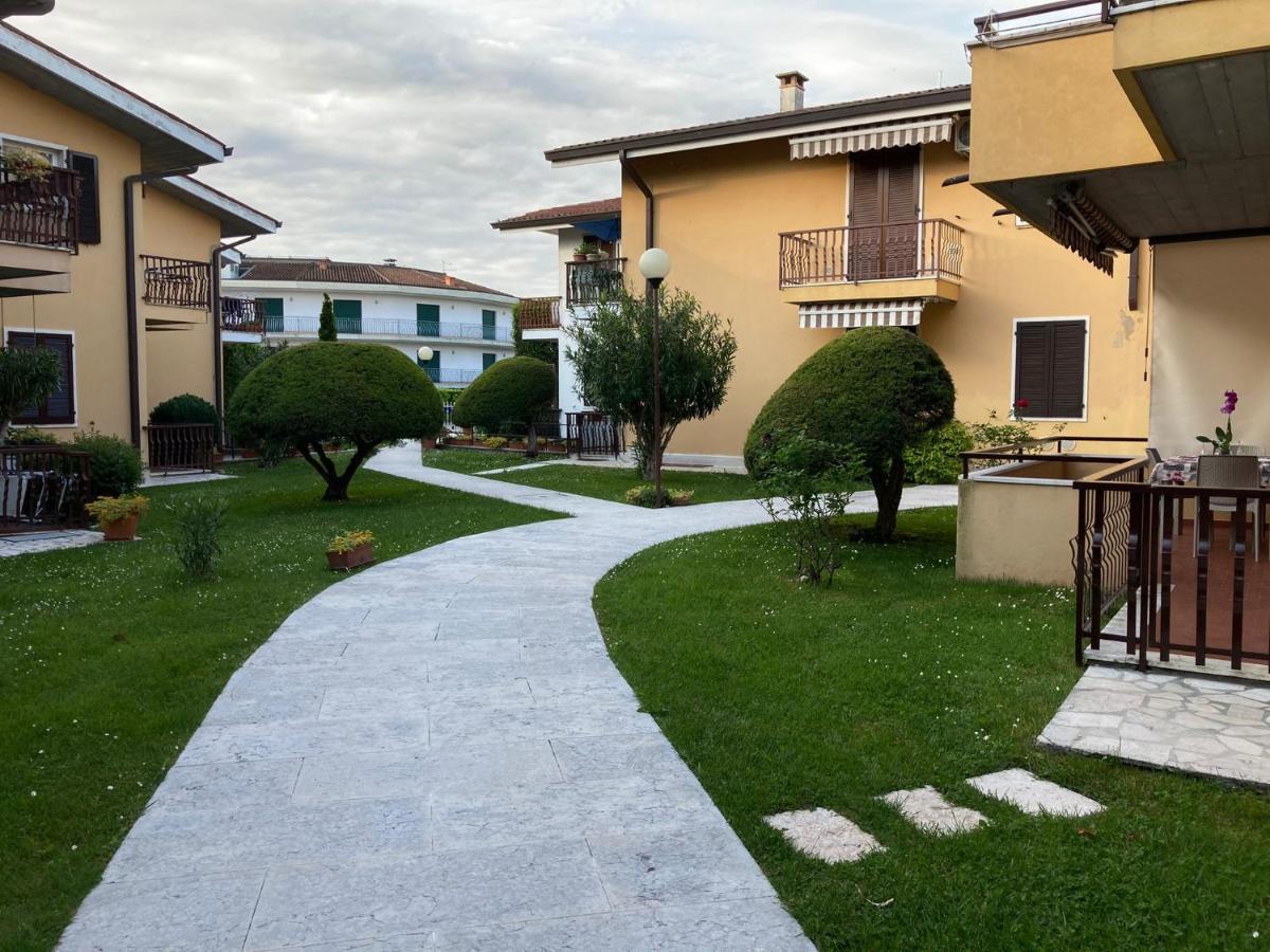 Appartamento A Peschiera Del Garda Con Piscina Exterior photo