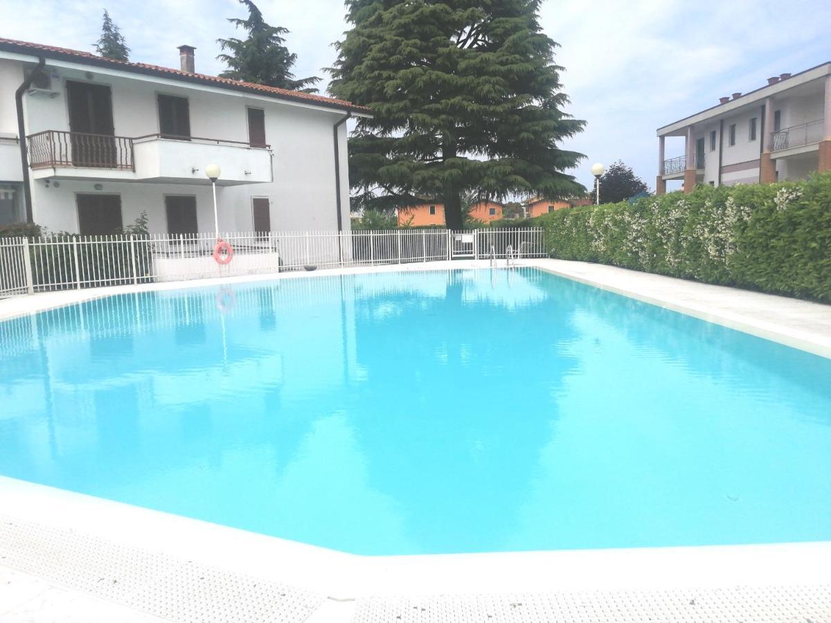 Appartamento A Peschiera Del Garda Con Piscina Exterior photo